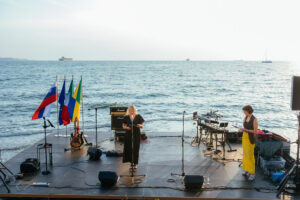 Il palco con dietro il mare / Oder z morjem v ozadju
