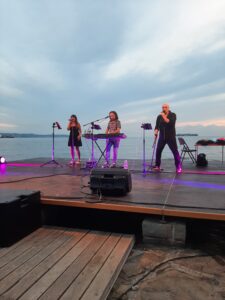 Il trio sul palco / Trio na odru