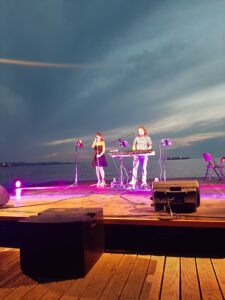 Maxino ed Elisa sul palco / Maxino in Elisa na odru