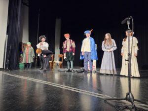 I ragazzi si prendono gli applausi del pubblico/ Publika ploska otrokom