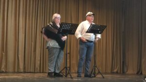 Due attori sul palco /Igralca na odru